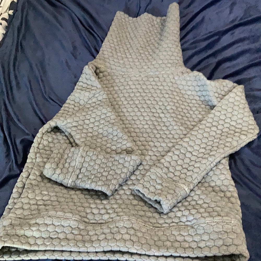 Gapfit quilted sweater
